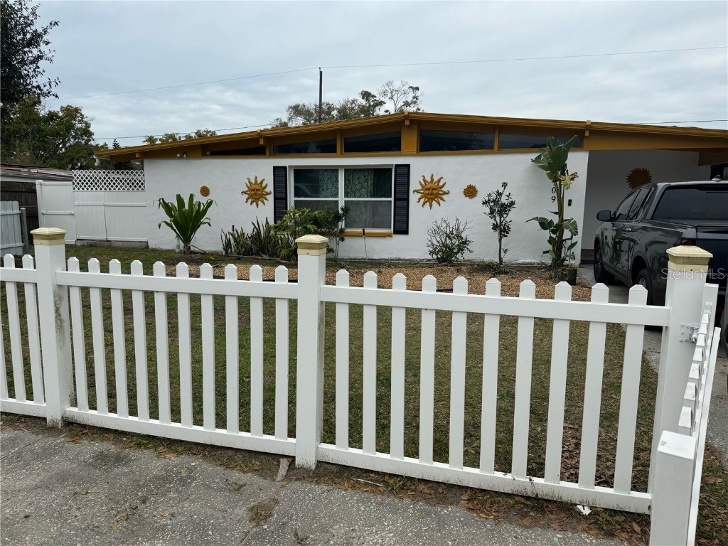 1709 Warrington Way Tampa FL 33619 T3495939 image1