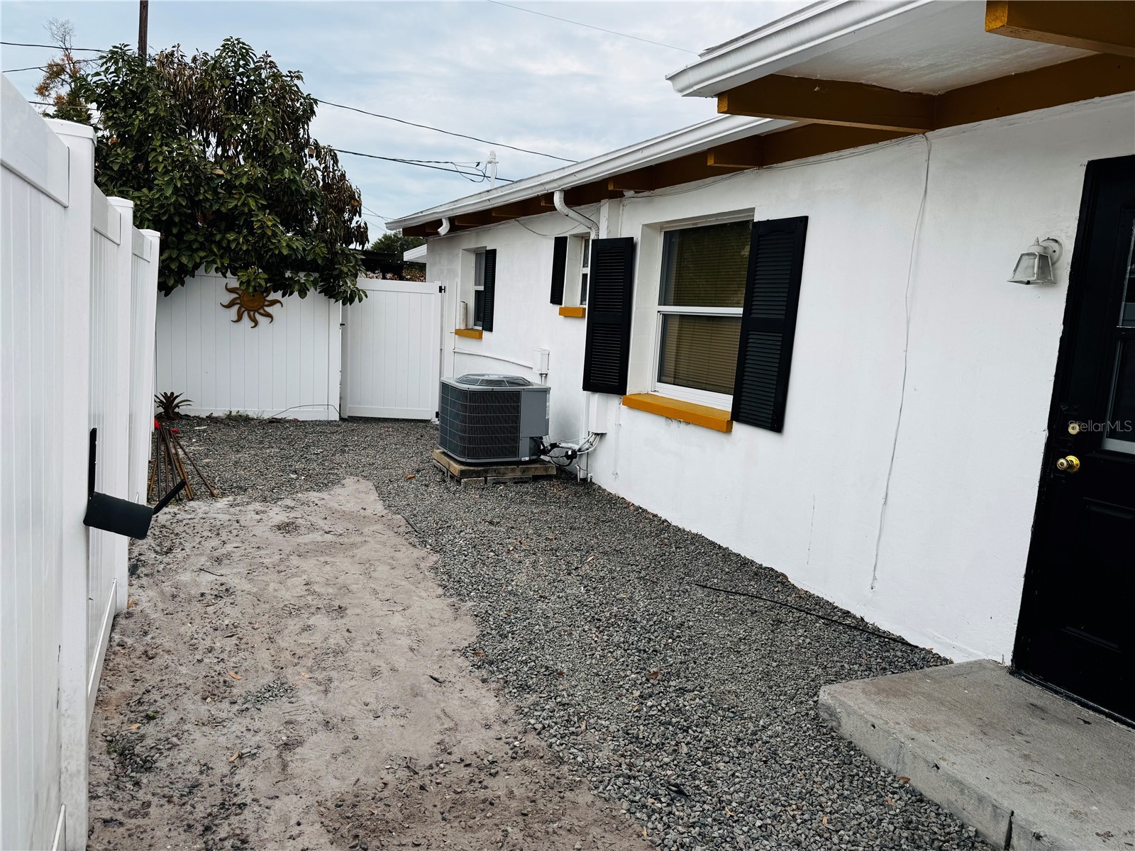 1709 Warrington Way Tampa FL 33619 TB8475435 image17