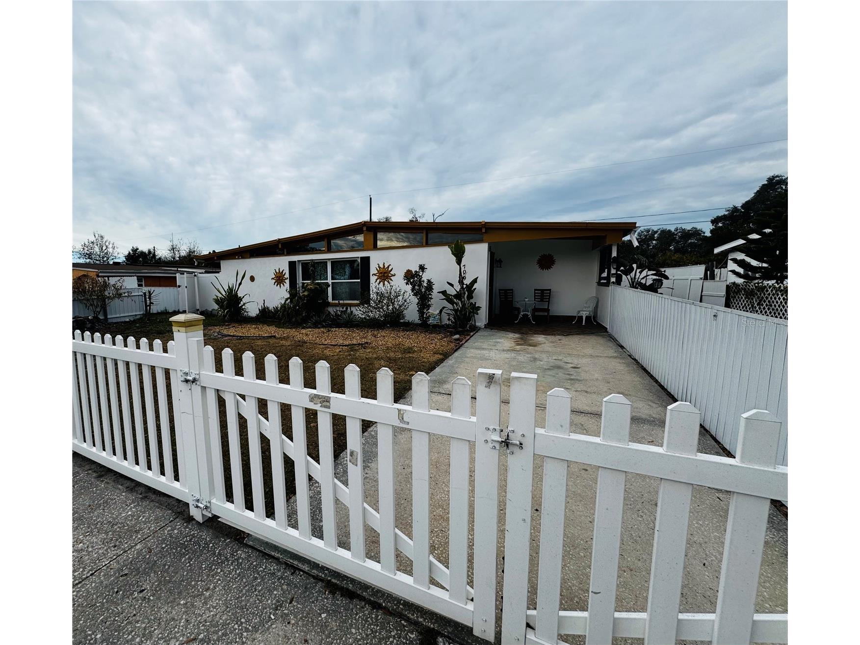 1709 Warrington Way Tampa FL 33619 TB8475435 image2