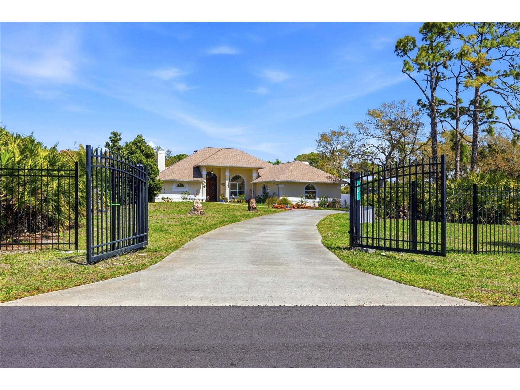 1711 Bayshore Drive Englewood FL 34223 D6146690 image1