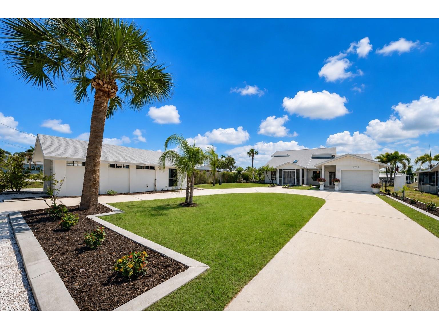 1711 Riverside Drive Englewood FL 34223 A4693427 image1