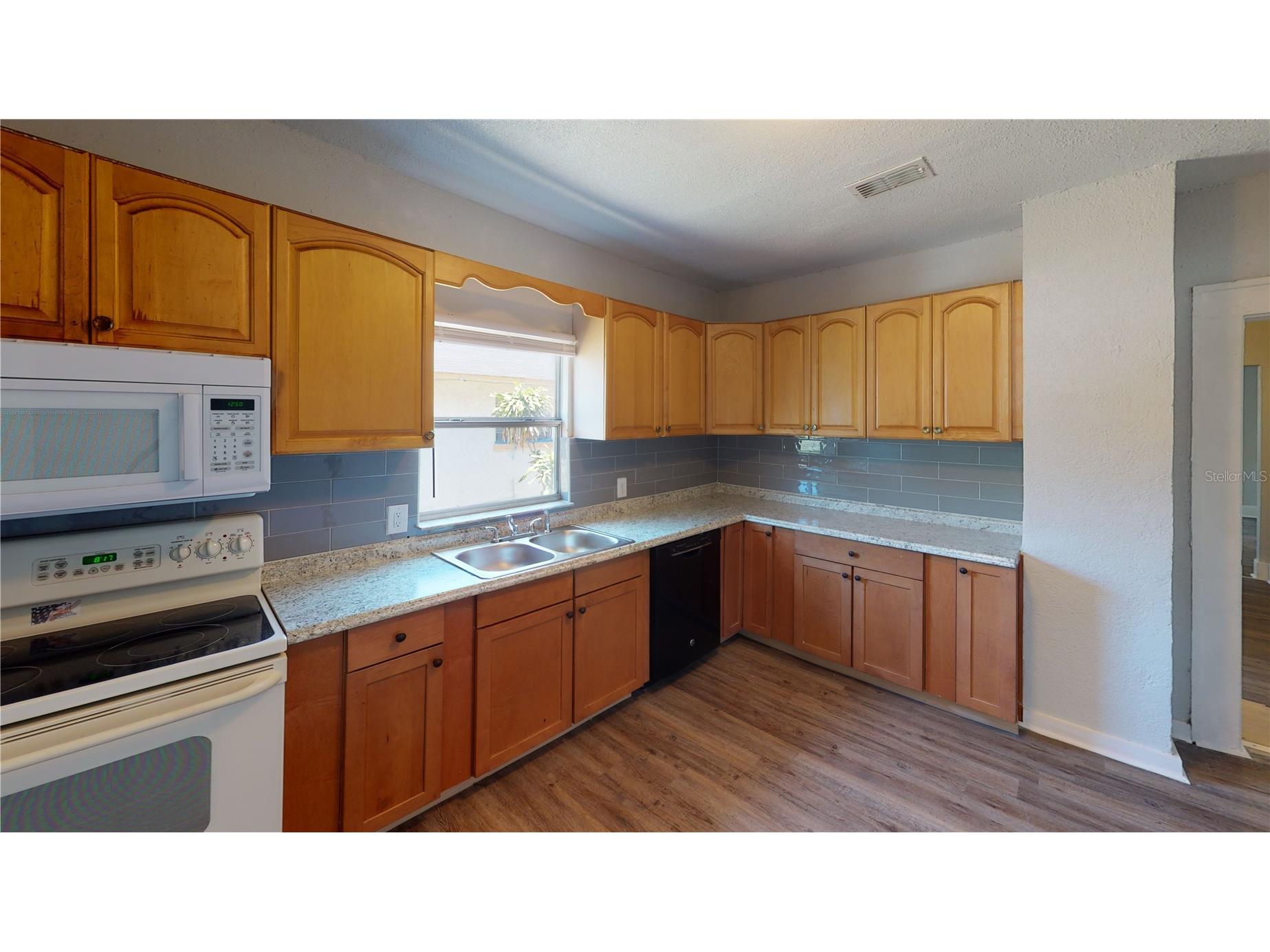 1711 Scranton Street S Saint Petersburg FL 33711 TB8519090 image2