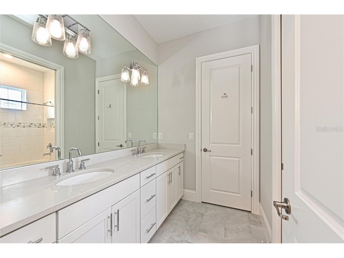 17110 Verona Place Lakewood Ranch FL 34202 A4656247 image23