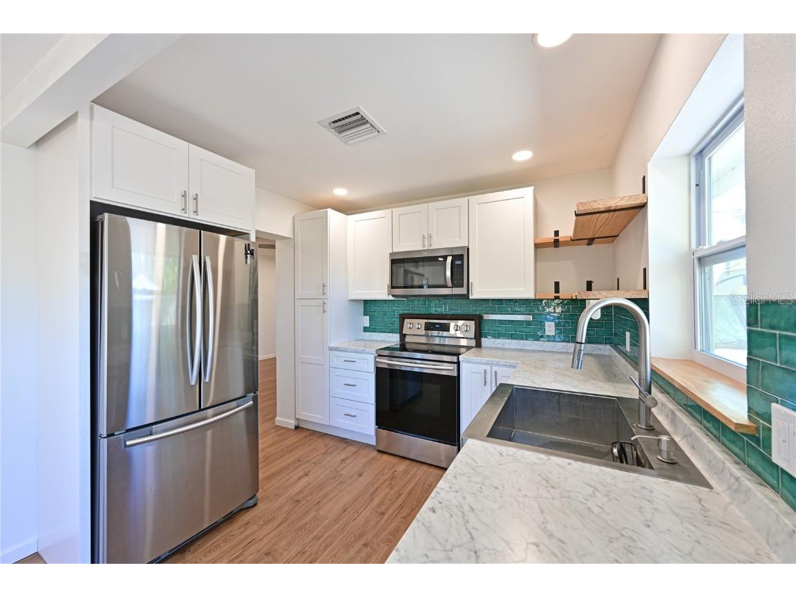 1712 63rd Avenue W Bradenton FL 34207 A4672892 image8