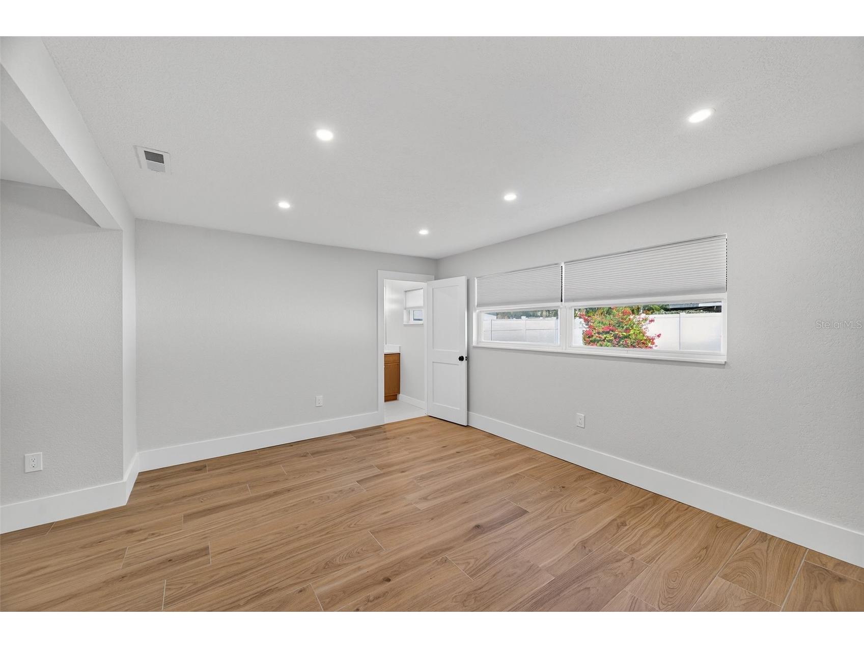 1713 Connecticut Avenue NE Saint Petersburg FL 33703 TB8452248 image13