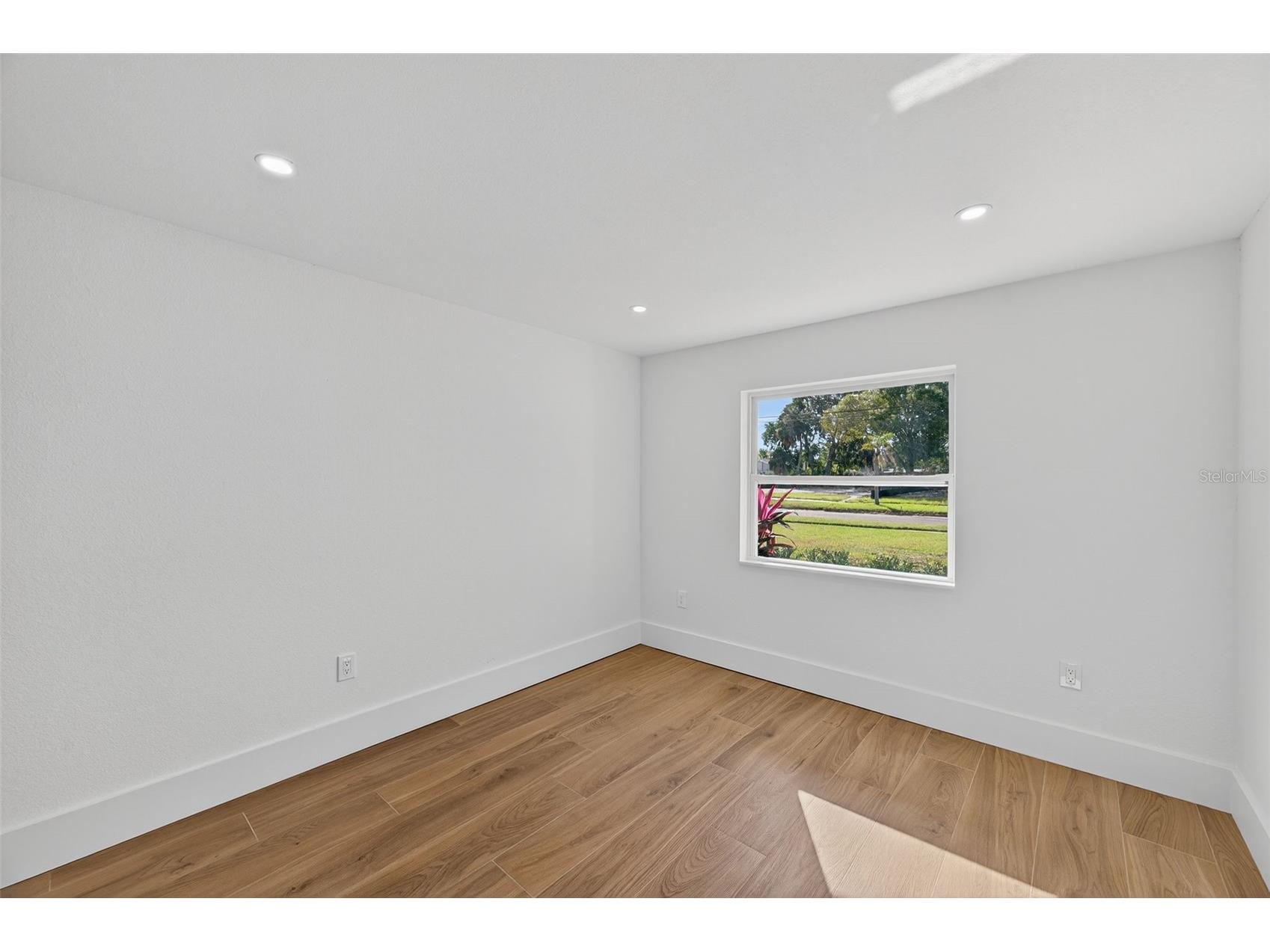 1713 Connecticut Avenue NE Saint Petersburg FL 33703 TB8452248 image22