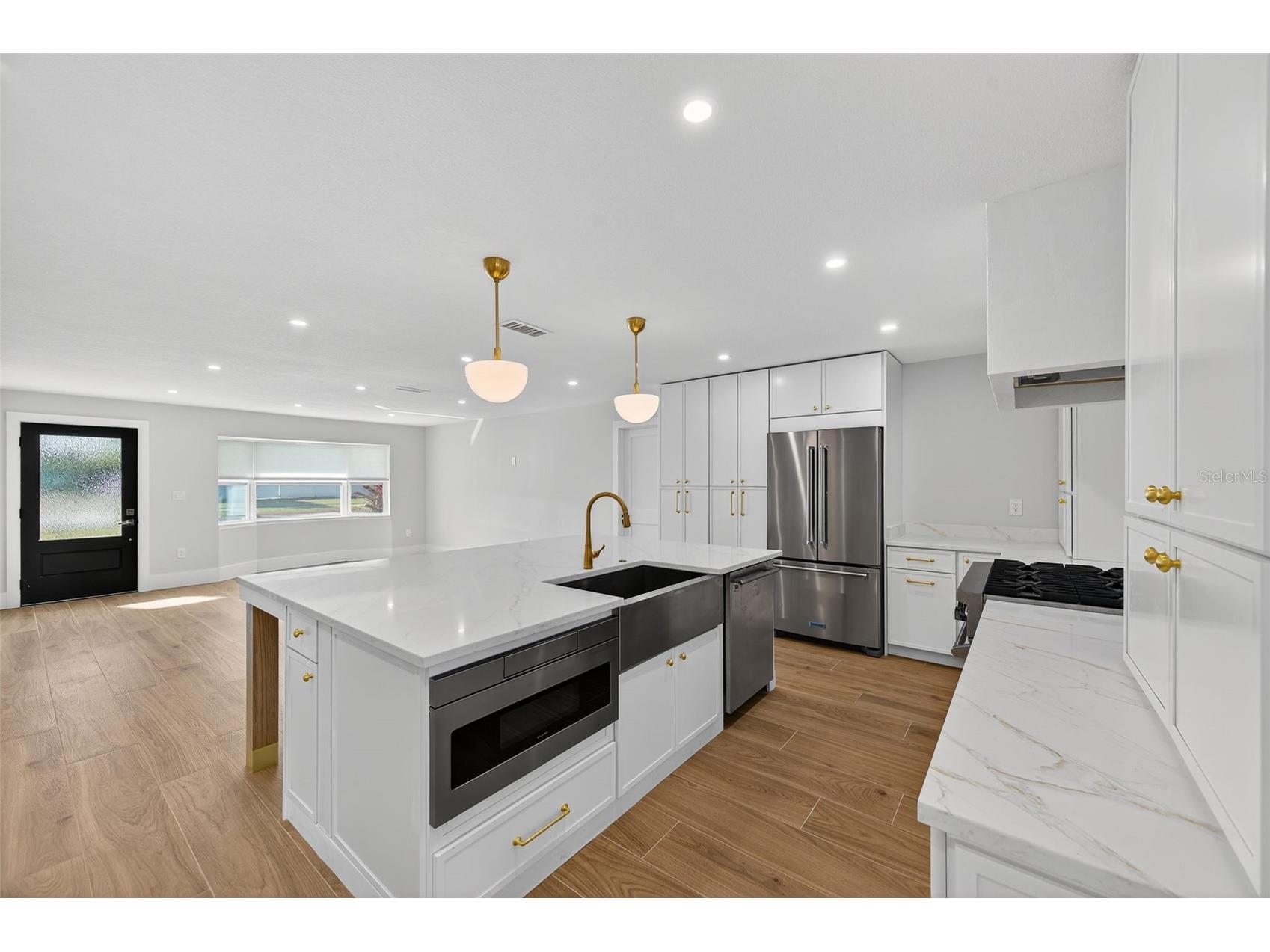 1713 Connecticut Avenue NE Saint Petersburg FL 33703 TB8452248 image3