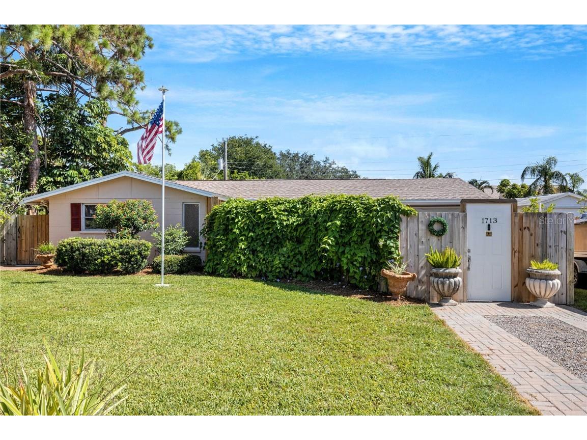 1713 Wharf Road Sarasota FL 34231 A4576680 image1