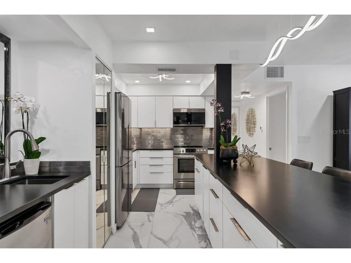 1714 69th Avenue W #B203 Bradenton FL 34207 - SARASOTA BAY ICW GULF OF MEX A4669160 image11