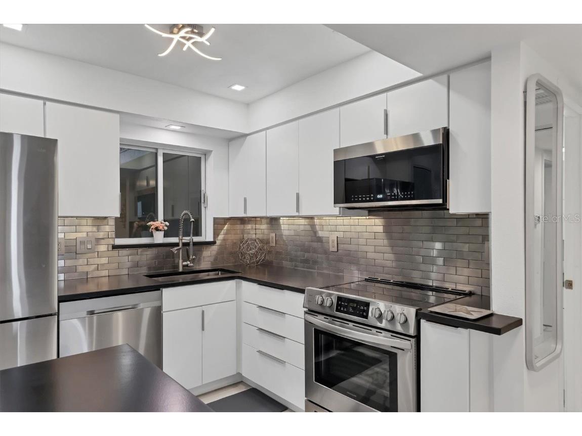 1714 69th Avenue W #B203 Bradenton FL 34207 - SARASOTA BAY ICW GULF OF MEX A4669160 image13