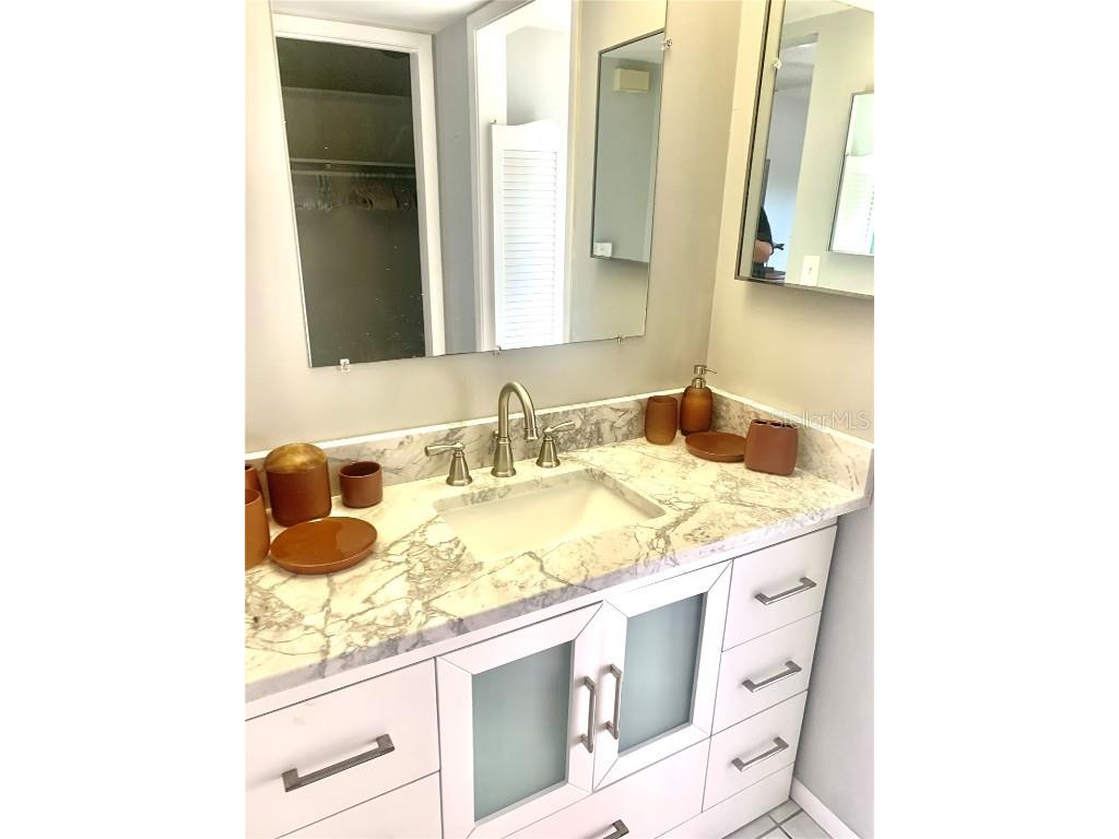 1714 Meadowood Street Sarasota FL 34231 A4624047 image16