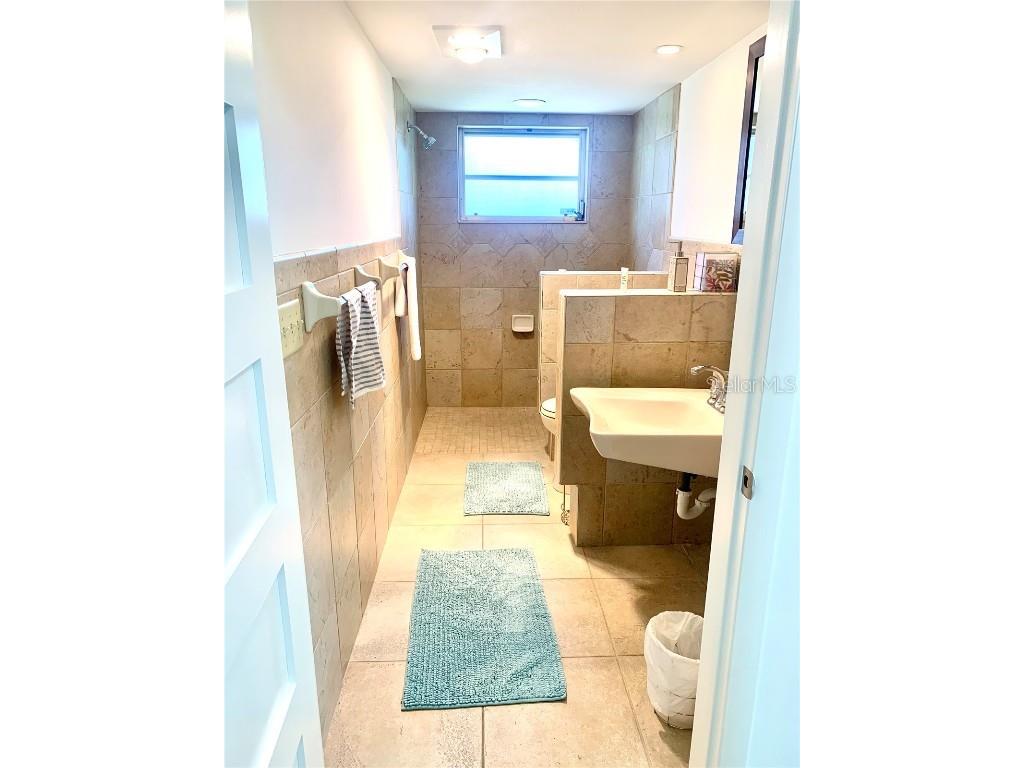 1714 Meadowood Street Sarasota FL 34231 A4624047 image60