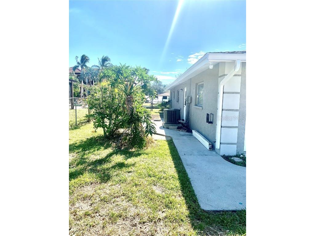 1714 Meadowood Street Sarasota FL 34231 A4624047 image7