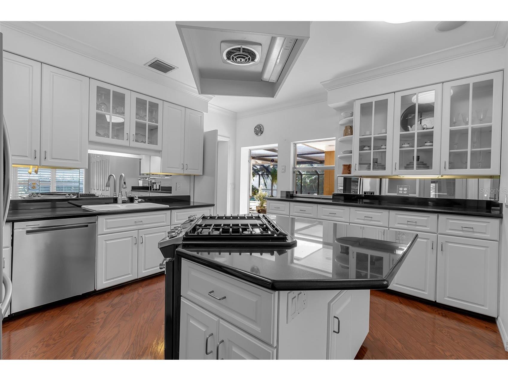 1714 South Drive Sarasota FL 34239 A4686448 image23