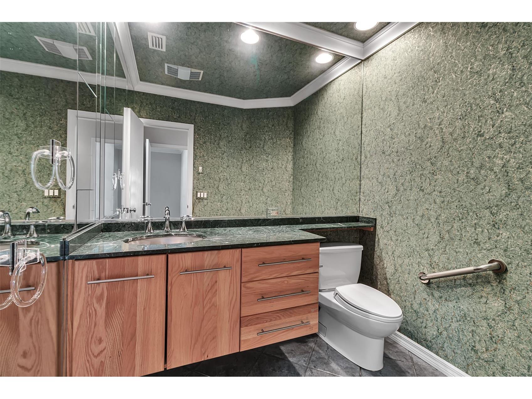 1714 South Drive Sarasota FL 34239 A4686448 image38