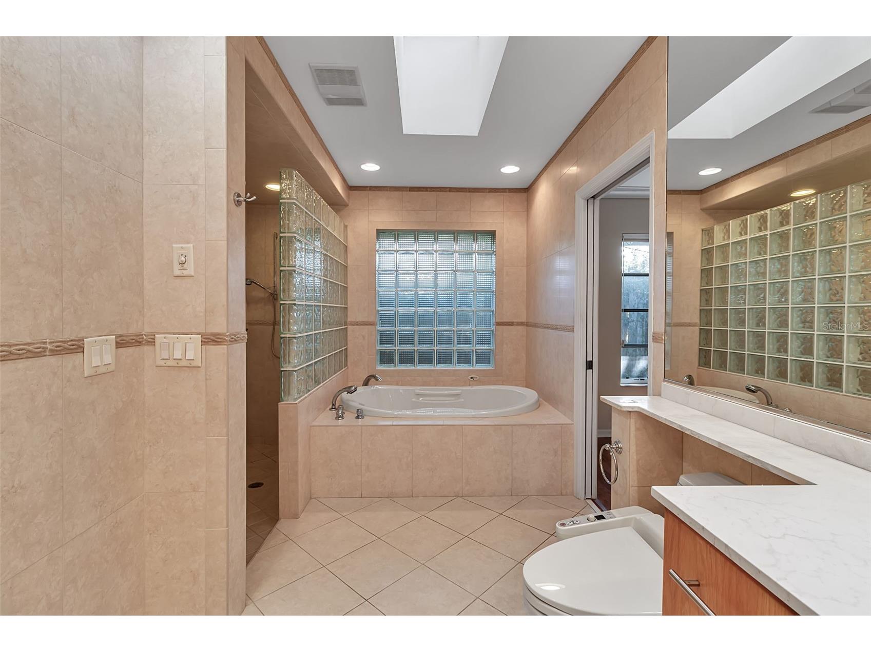 1714 South Drive Sarasota FL 34239 A4686448 image47