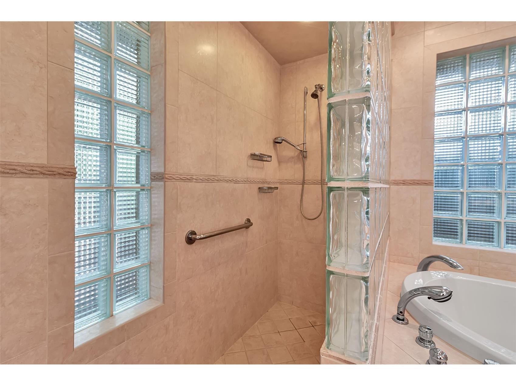 1714 South Drive Sarasota FL 34239 A4686448 image48