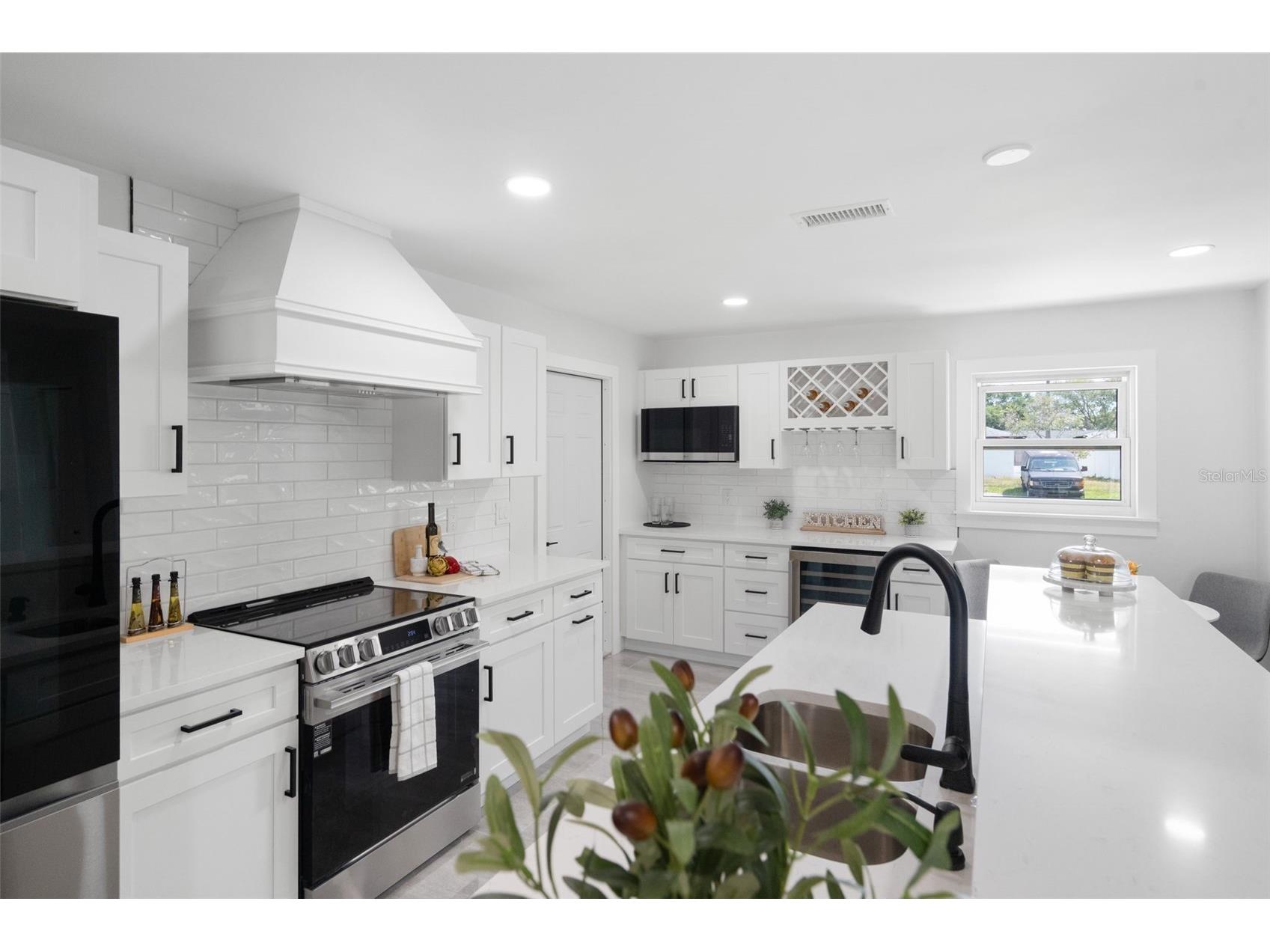 1715 Delaware Avenue NE Saint Petersburg FL 33703 TB8504603 image4