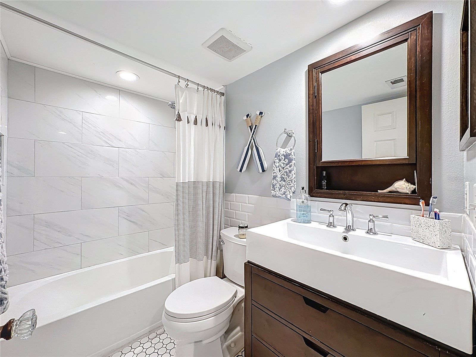 1715 Pelican Cove Road #GL438 Sarasota FL 34231 A4684687 image23