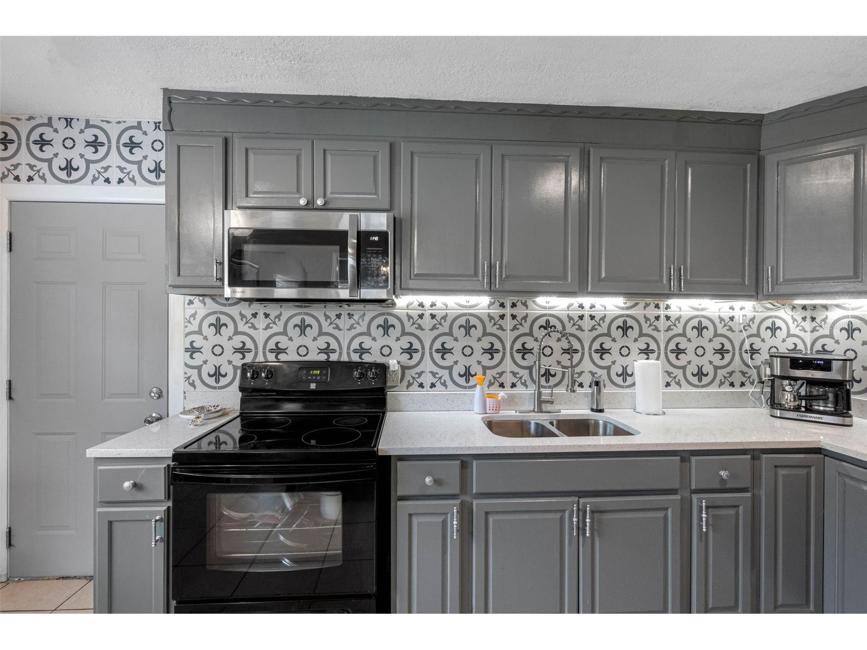 1715 W Saint John Street Tampa FL 33607 TB8428169 image44