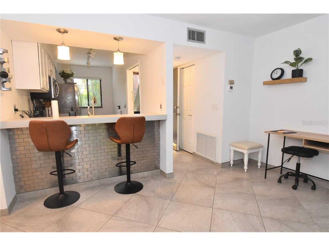 1716 Glenhouse Drive #GL323 Sarasota FL 34231 A4560668 image4