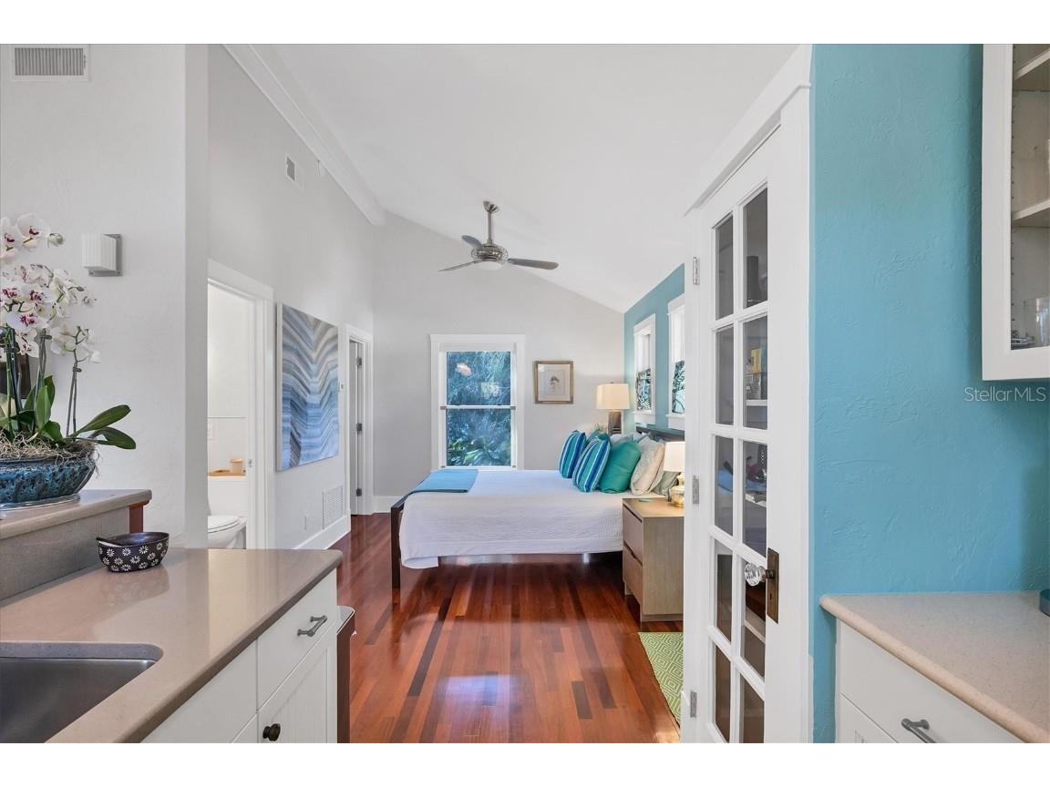 1716 Oak Street Sarasota FL 34236 A4588664 image27