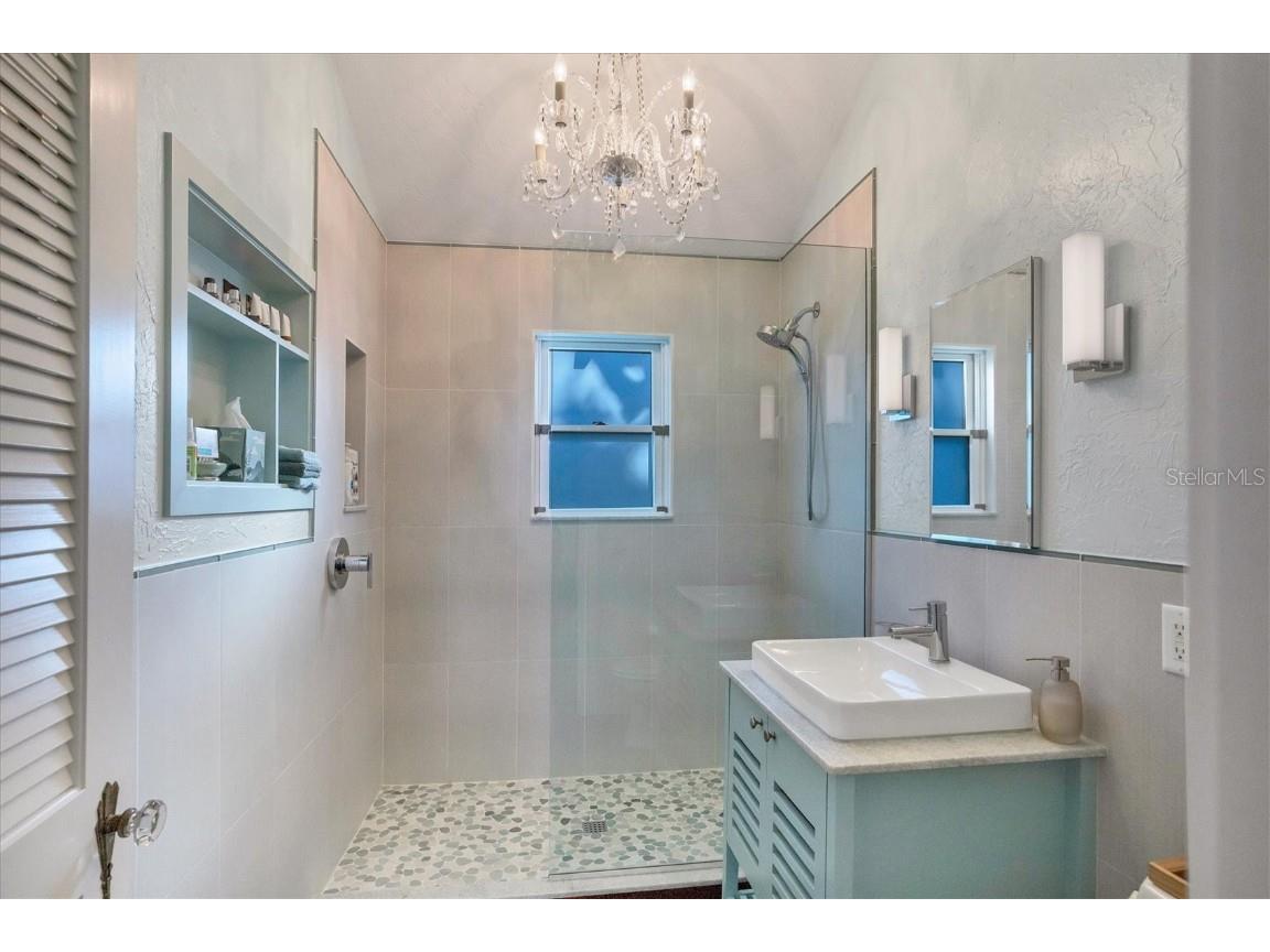 1716 Oak Street Sarasota FL 34236 A4588664 image28