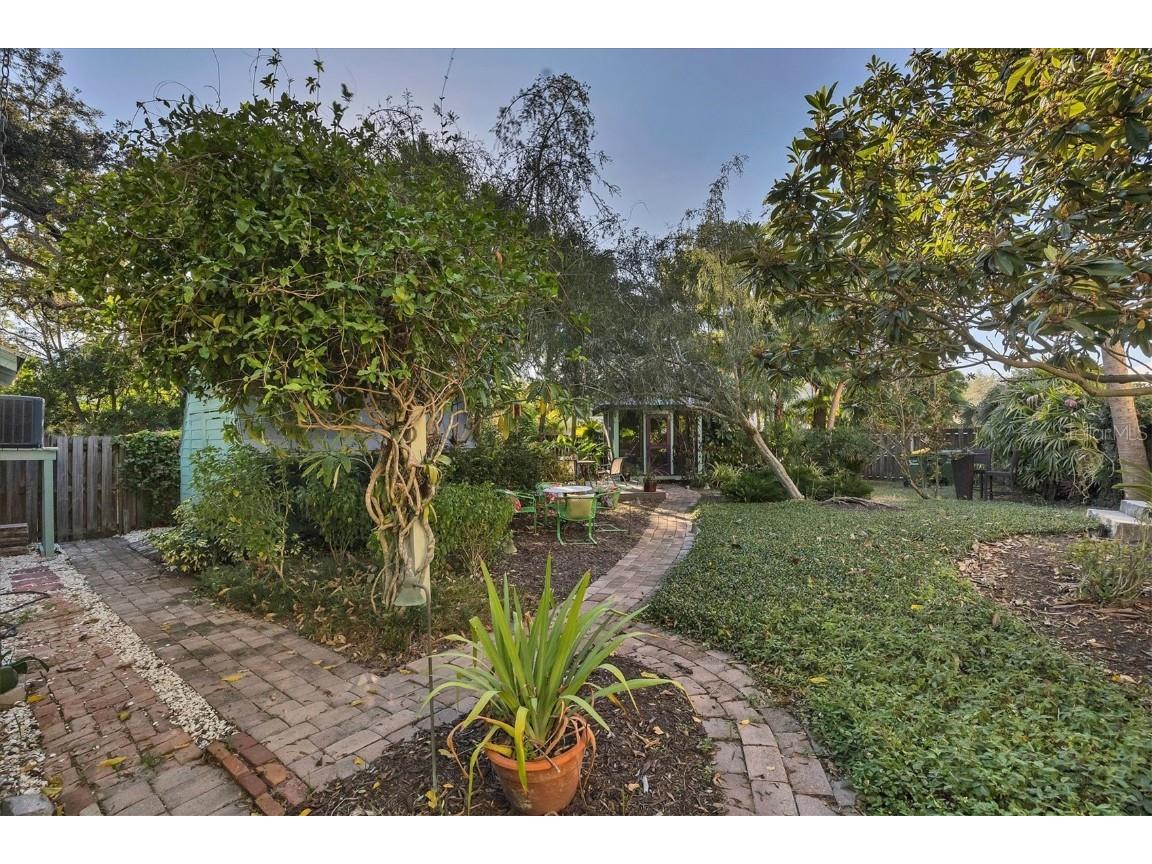 1716 Oak Street Sarasota FL 34236 A4588664 image36