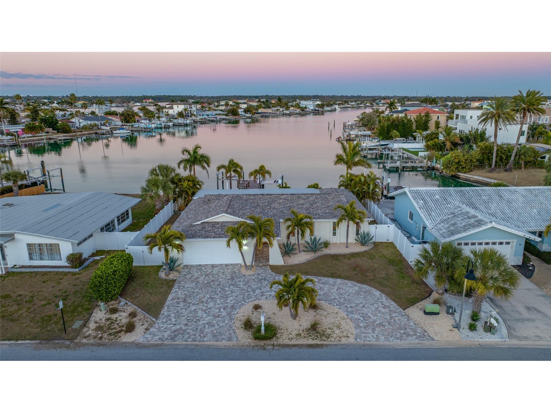 17161 2nd Street E Saint Petersburg FL 33708 TB8473321 image49
