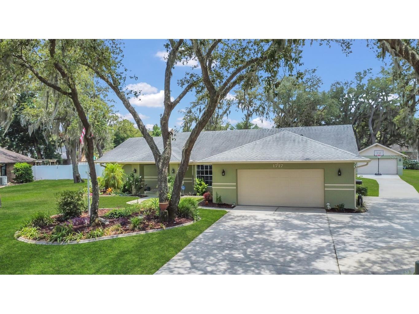 1717 Lady Bowers Trail Lakeland FL 33809 L4945364 image1