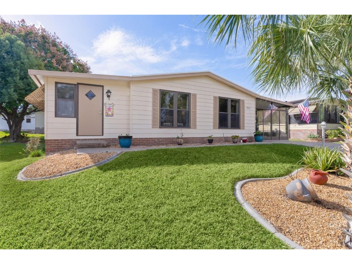 1717 Palm Aire Drive Lady Lake FL 32159 G5104998 image1