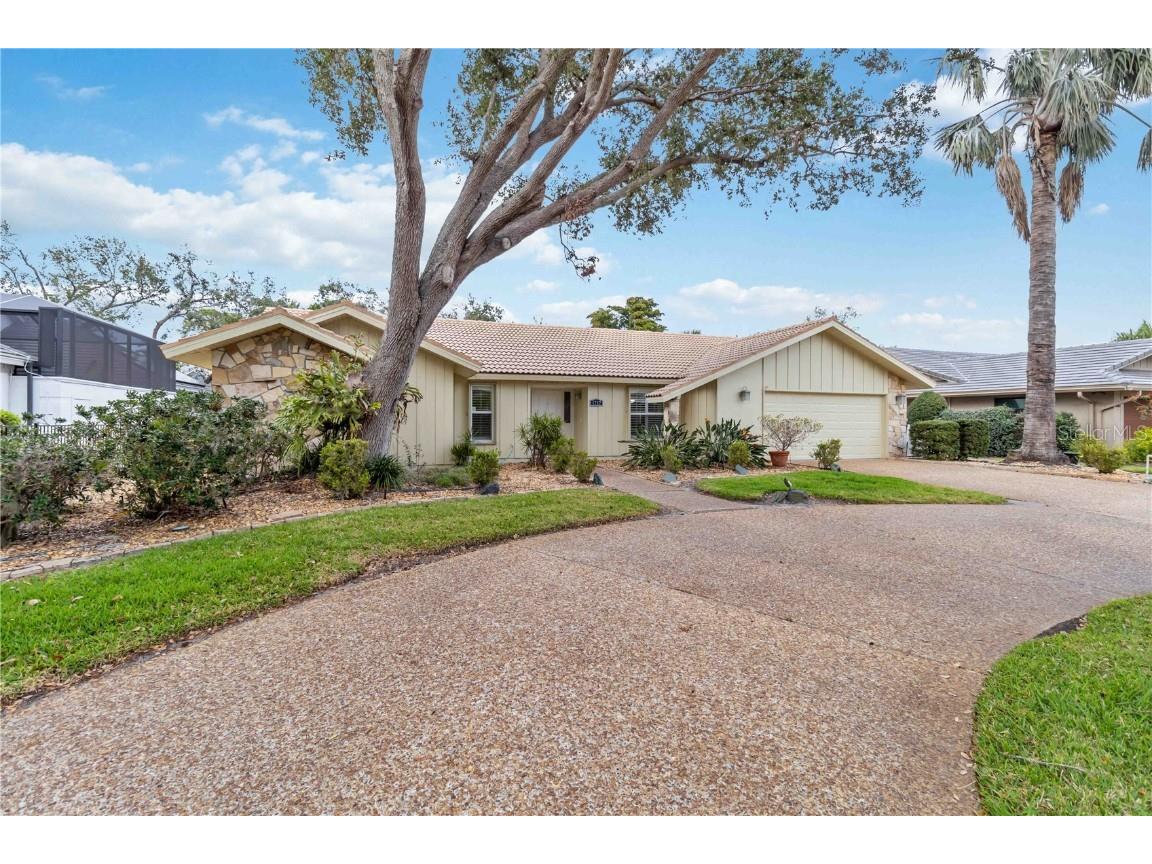 1717 Peregrine Point Drive Sarasota FL 34231 A4642240 image1