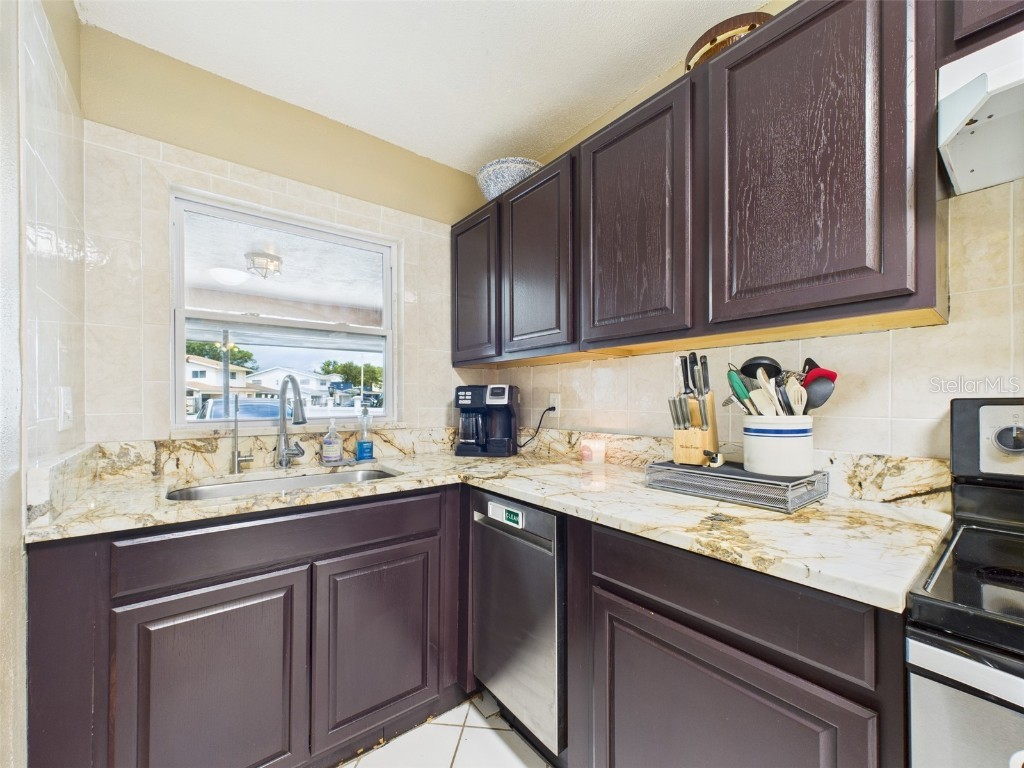 1718 Azalea Court #B Oldsmar FL 34677 P4935316 image6