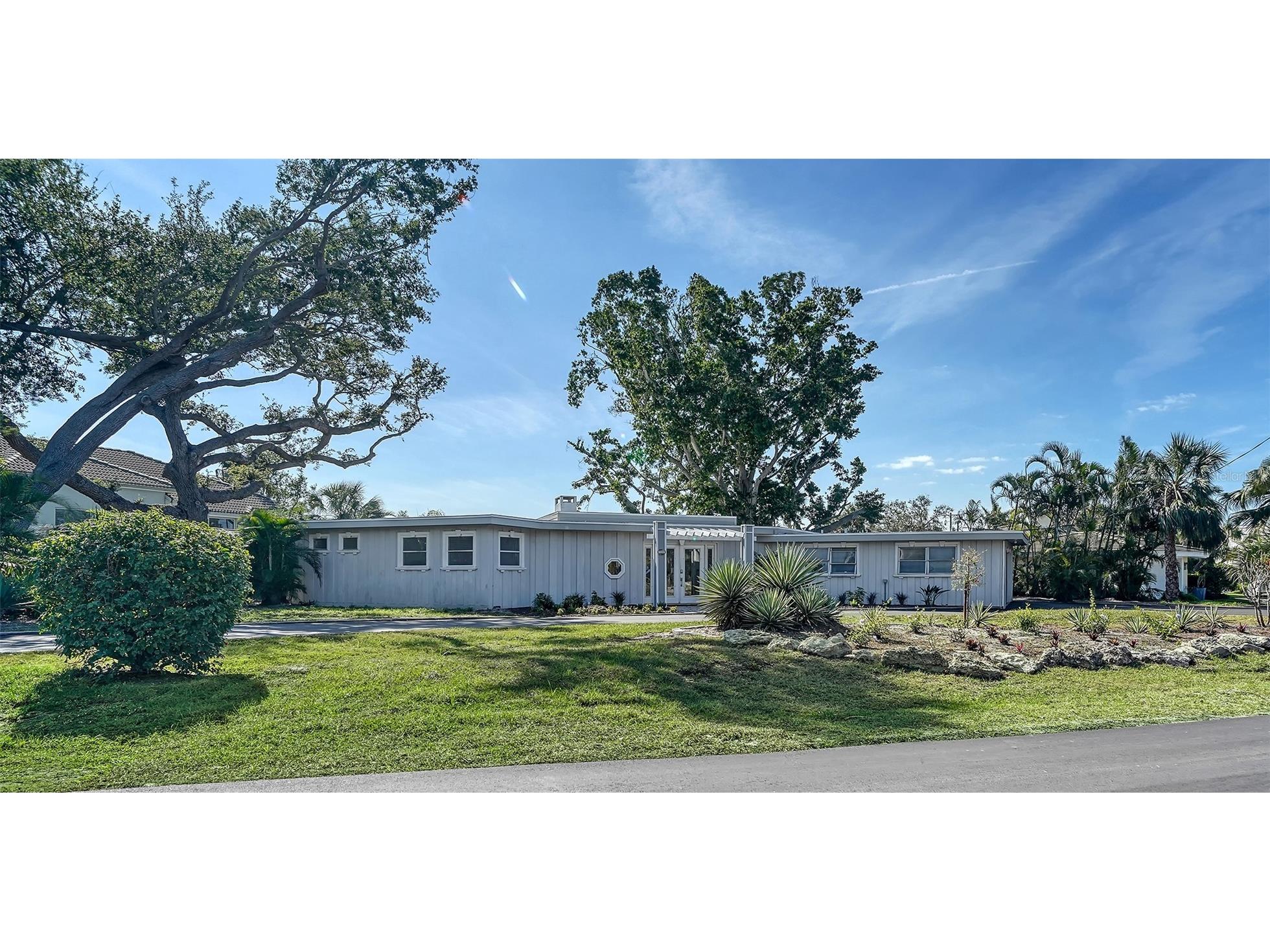 1718 Caribbean Drive Sarasota FL 34231 A4643493 image2
