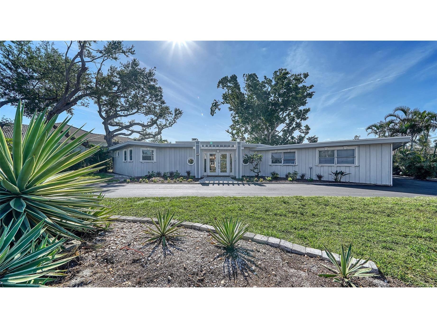 1718 Caribbean Drive Sarasota FL 34231 A4643493 image3