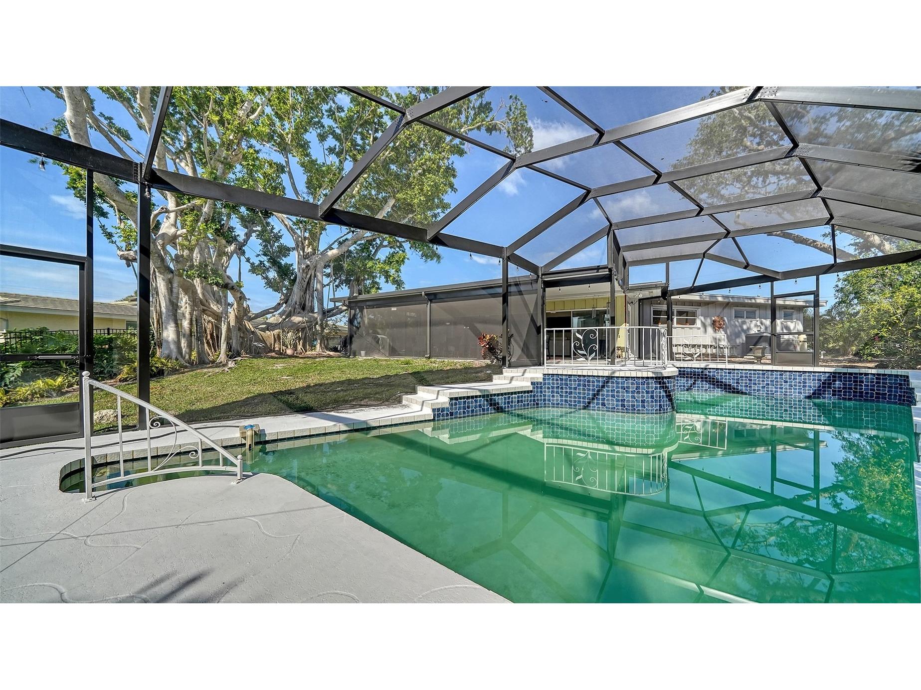 1718 Caribbean Drive Sarasota FL 34231 A4643493 image41