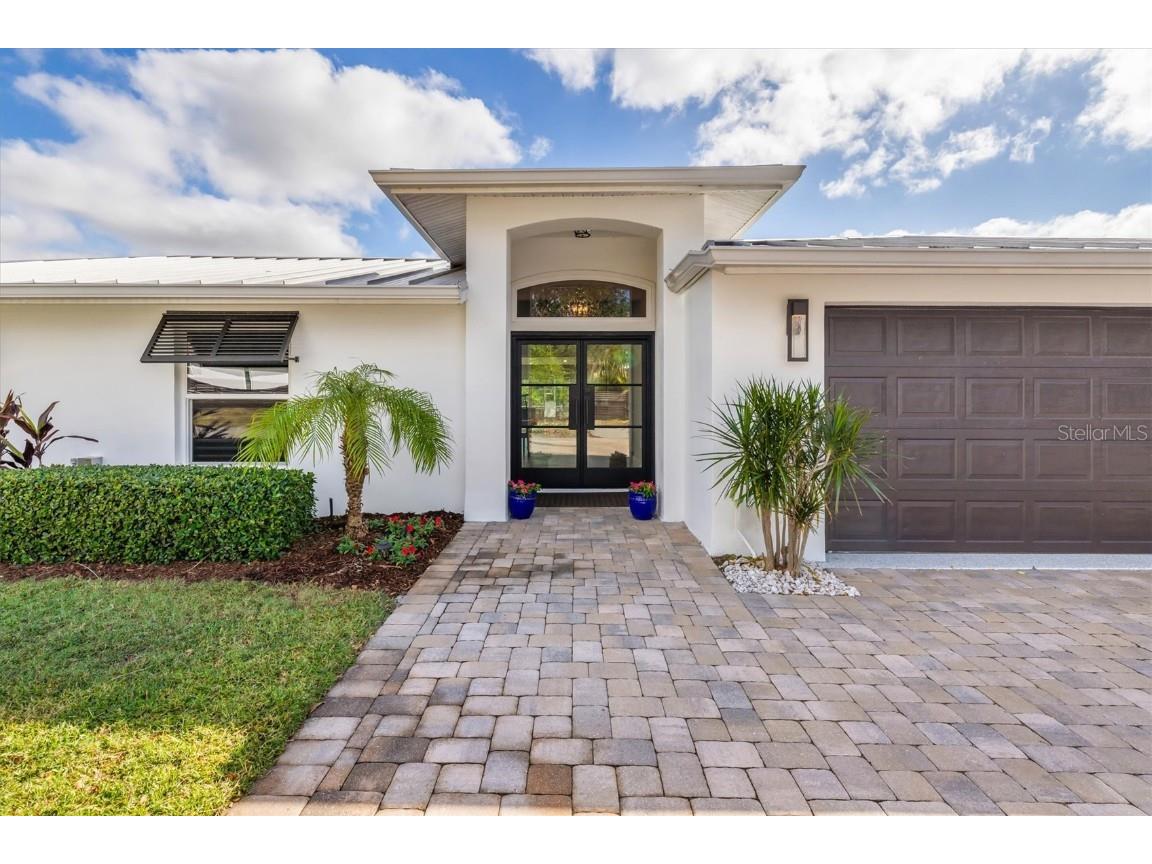 1720 Anchorage Street Sarasota FL 34231 - CANAL TO LITTLE SARASOTA BAY A4635630 image1