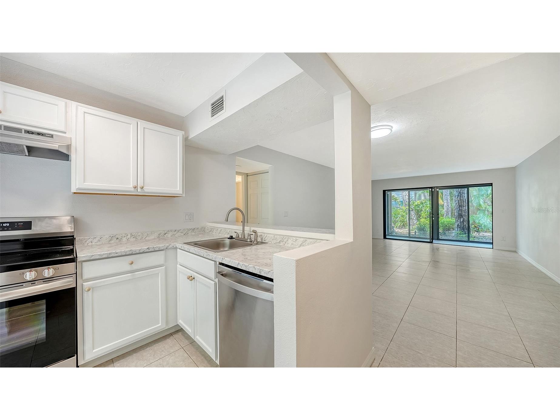 1720 Glenhouse Drive #326 Sarasota FL 34231 A4691697 image3