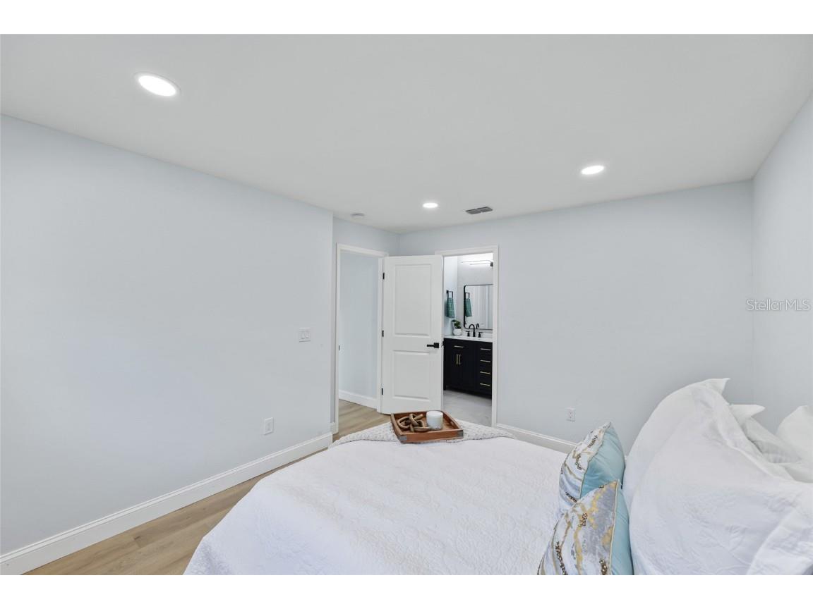 1720 SE Lambright Street Tampa FL 33610 TB8406168 image24