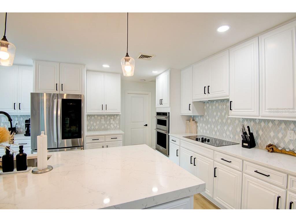 1720 Spring Creek Drive Sarasota FL 34239 - CURRINS LAKEVIEW A4653454 image12