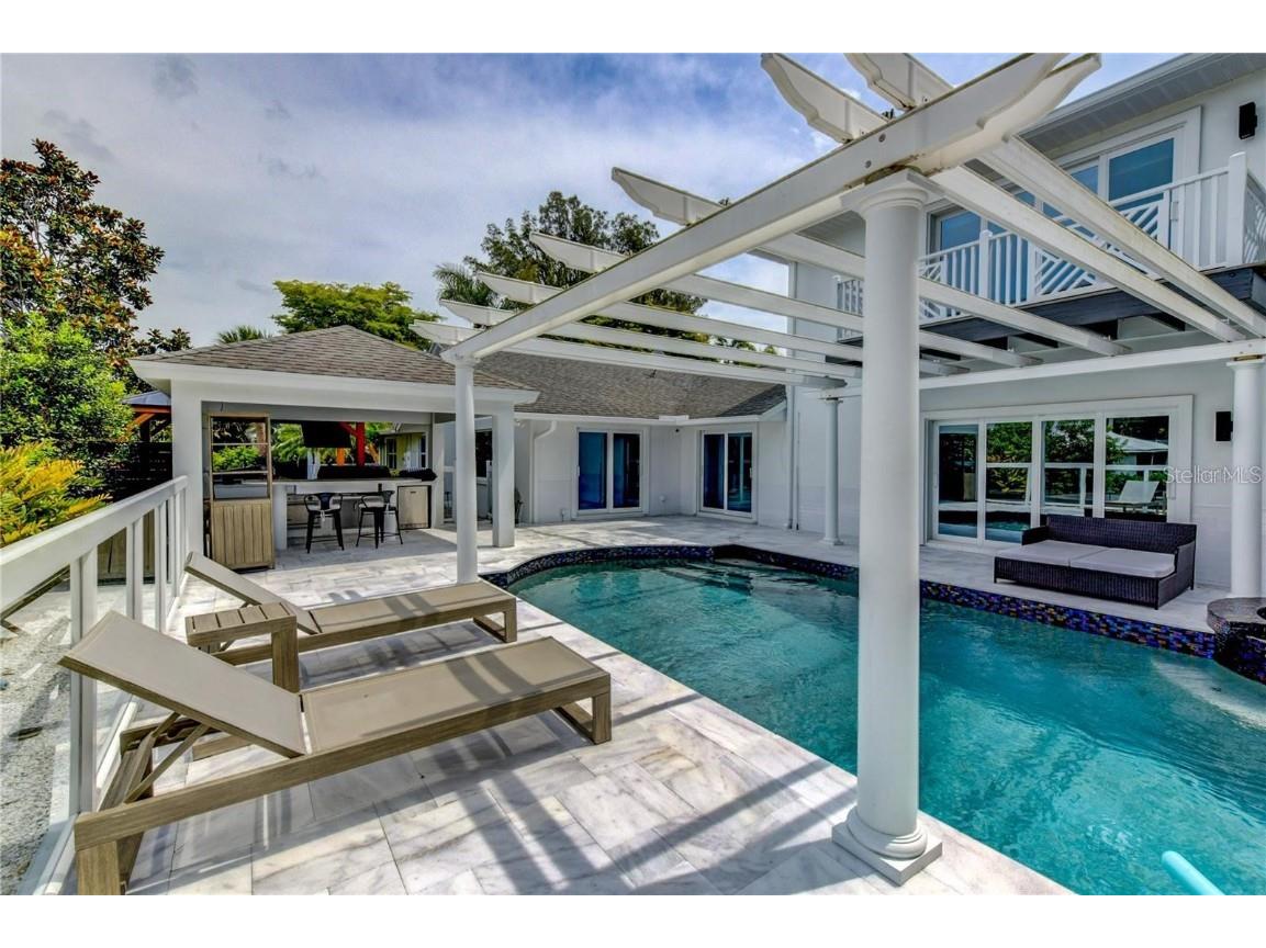 1720 Spring Creek Drive Sarasota FL 34239 - CURRINS LAKEVIEW A4653454 image2