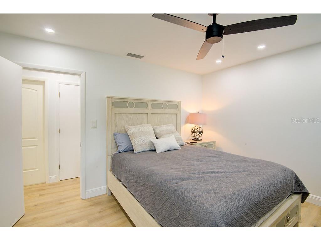 1720 Spring Creek Drive Sarasota FL 34239 - CURRINS LAKEVIEW A4653454 image29