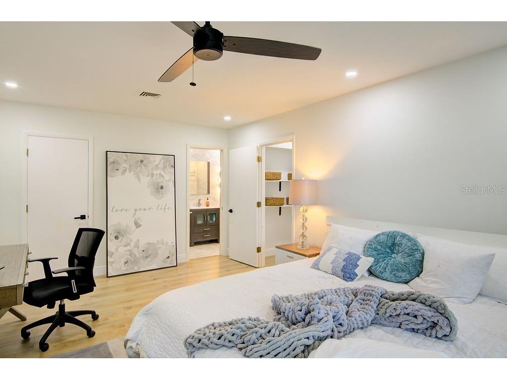 1720 Spring Creek Drive Sarasota FL 34239 - CURRINS LAKEVIEW A4653454 image32