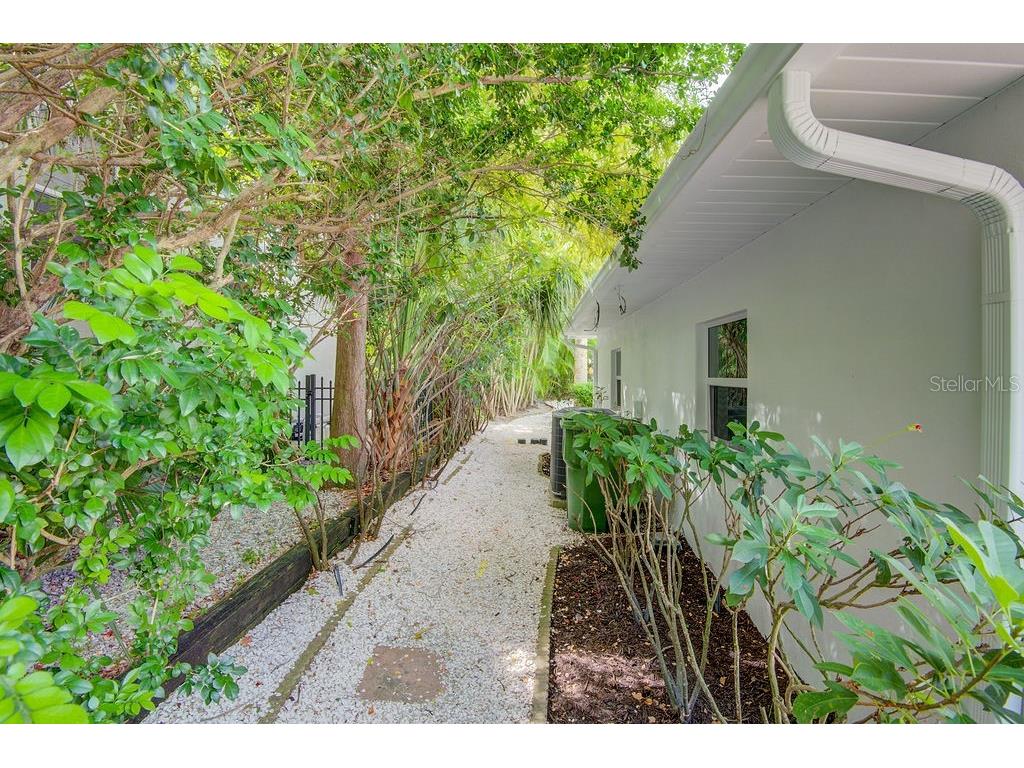 1720 Spring Creek Drive Sarasota FL 34239 - CURRINS LAKEVIEW A4653454 image49