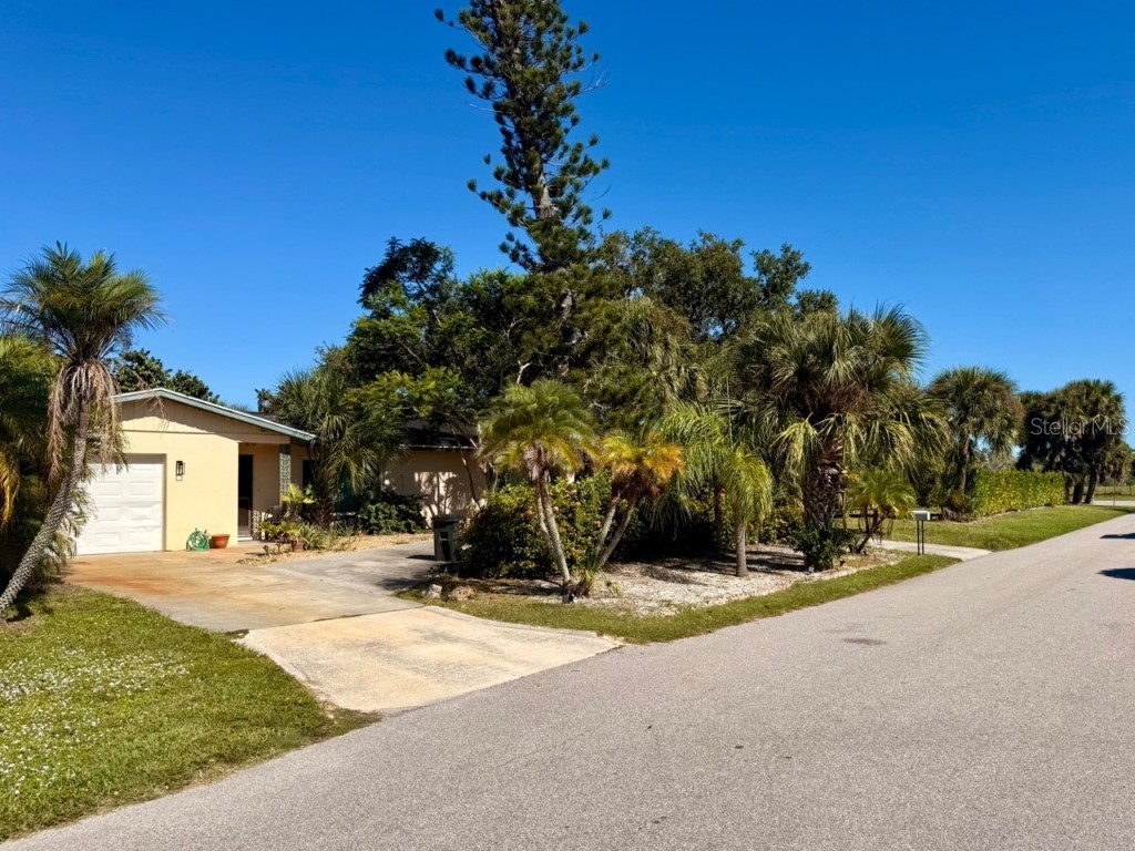 1721 Birchwood Street Sarasota FL 34231 A4669540 image2
