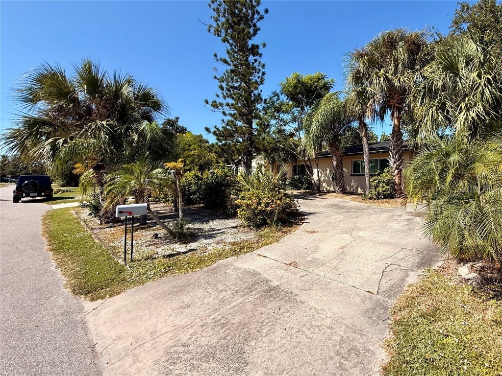 1721 Birchwood Street Sarasota FL 34231 A4669540 image3