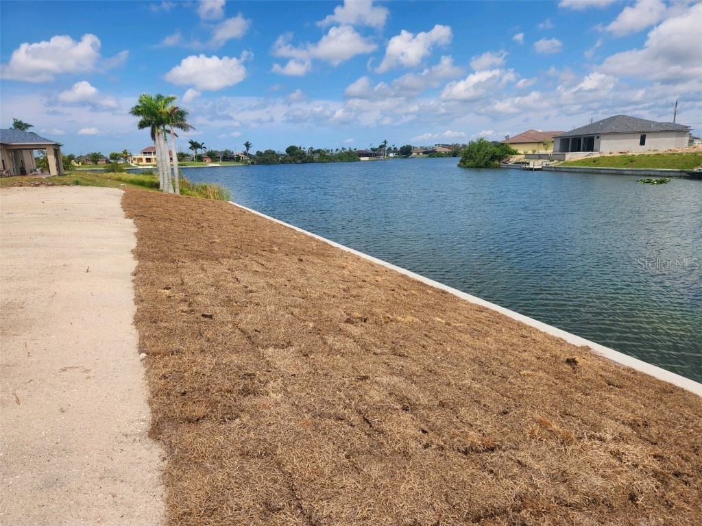 1721 NW 8th Terrace Cape Coral FL 33993 - HERMOSA CANAL C7514597 image2