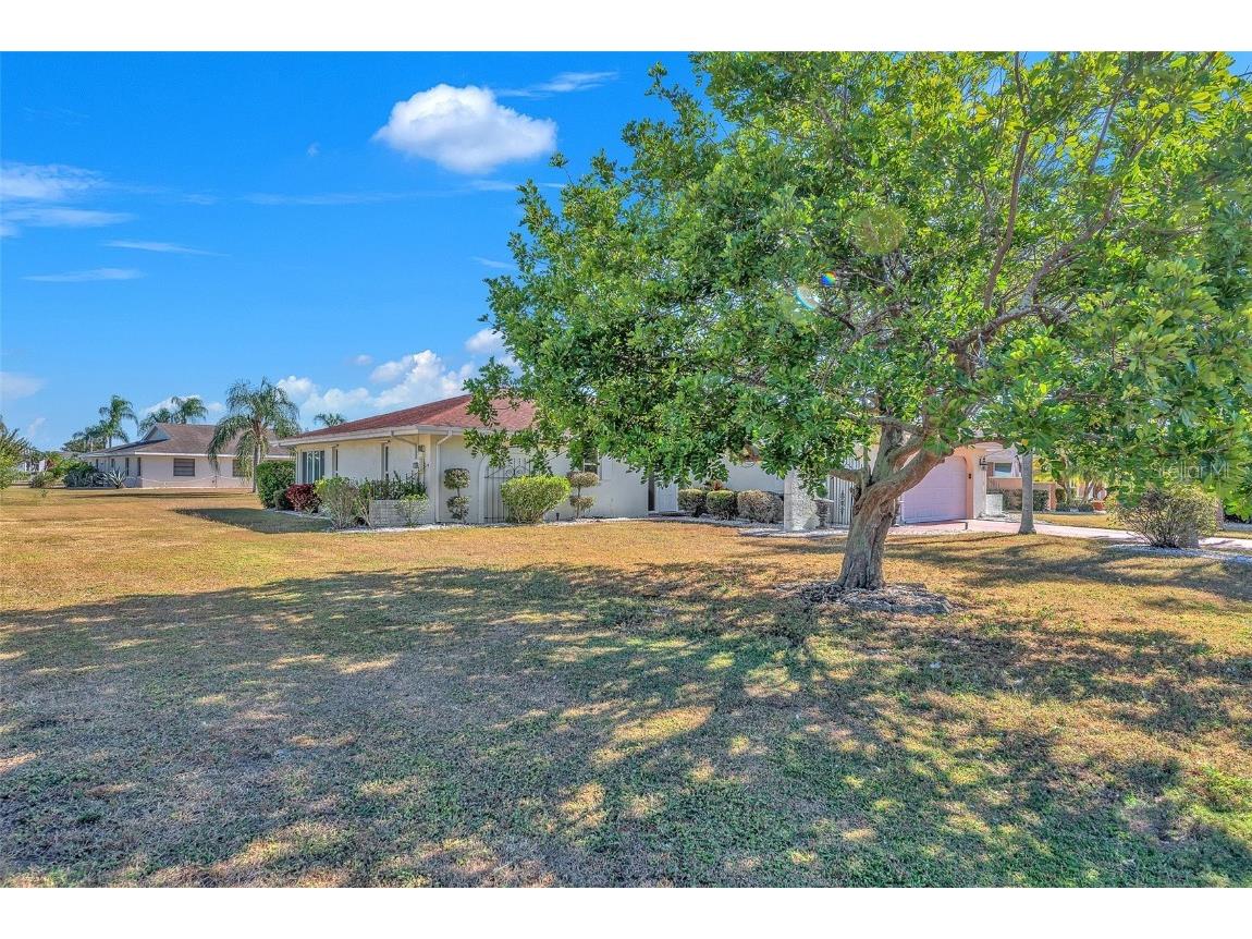 1722 Coco Palm Circle Sun City Center FL 33573 TB8444124 image4