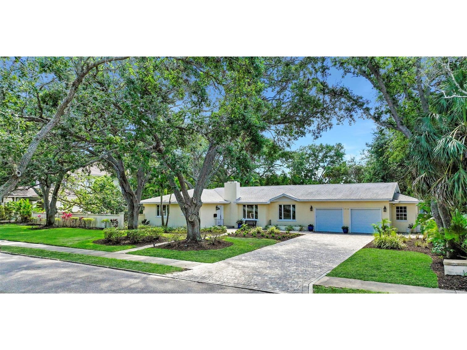1722 North Drive Sarasota FL 34239 A4566999 image1