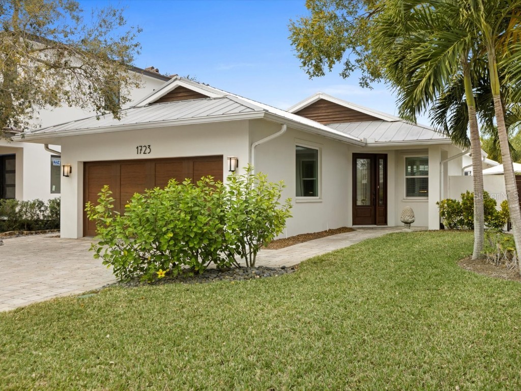 1723 Hillview Street Sarasota FL 34239 A4564155 image1